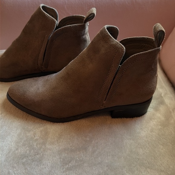 Women's brown Suede Ankle Boots - Picture 2 of 10